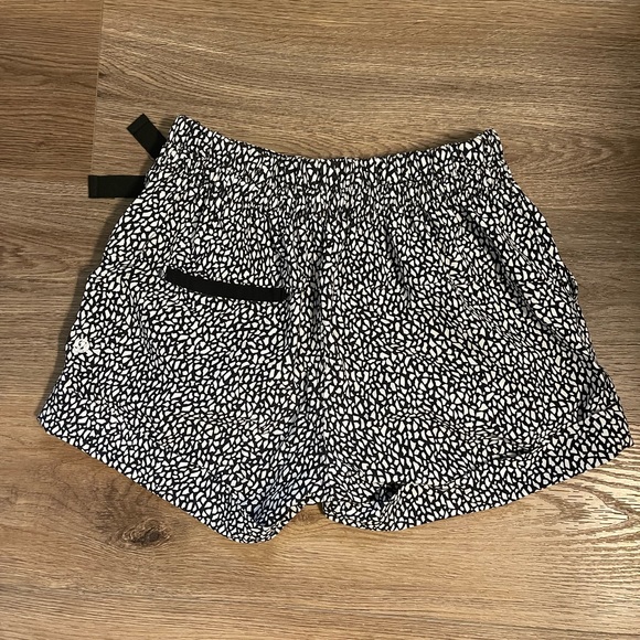 Lululemon golf/athletic short - Picture 1 of 2